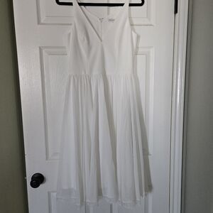 Elegant White Sleeveless Dress